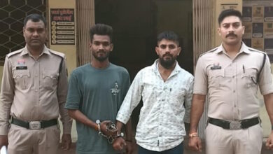 थाने का मखौल उड़ाते बनाया रील दो युवक गिरफ्तार थाने का मखौल उड़ाते बनाया रील दो युवक गिरफ्तार