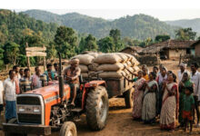 अबूझमाड़ की दुर्गम पहाड़ियों काे लांघकर पहली बार राशन पहुँचा हितुल