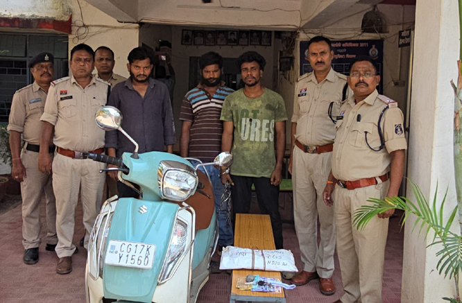 अवैध नशीली दवाइयों के 480 कैप्सूल के साथ 3 गिरफ्तार