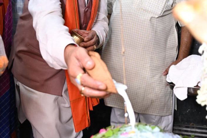 मुख्यमंत्री ने हाटकेश्वर महादेव मंदिर में पूजा-अर्चना कर प्रदेशवासियों के सुख समृद्धि की कामना की