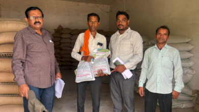खरीफ सीजन के लिए खाद-बीज का पर्याप्त भंडारण, वितरण में गड़बड़ी पर प्रशासन सख्त, 8 केंद्रों पर बैन