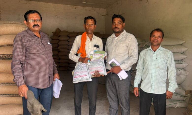 खरीफ सीजन के लिए खाद-बीज का पर्याप्त भंडारण, वितरण में गड़बड़ी पर प्रशासन सख्त, 8 केंद्रों पर बैन खरीफ सीजन के लिए खाद-बीज का पर्याप्त भंडारण, वितरण में गड़बड़ी पर प्रशासन सख्त, 8 केंद्रों पर बैन