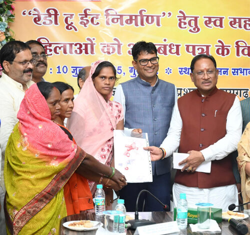 आत्मनिर्भरता, पोषण और बदलाव की नई पहचान बनीं महिला स्व-सहायता समूह आत्मनिर्भरता, पोषण और बदलाव की नई पहचान बनीं महिला स्व-सहायता समूह