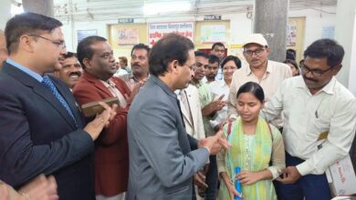 बैटरी चालित ट्रायसाइकिल, स्मार्ट केन एवं श्रवण यंत्र पाकर खिले हितग्राहियों के चेहरे