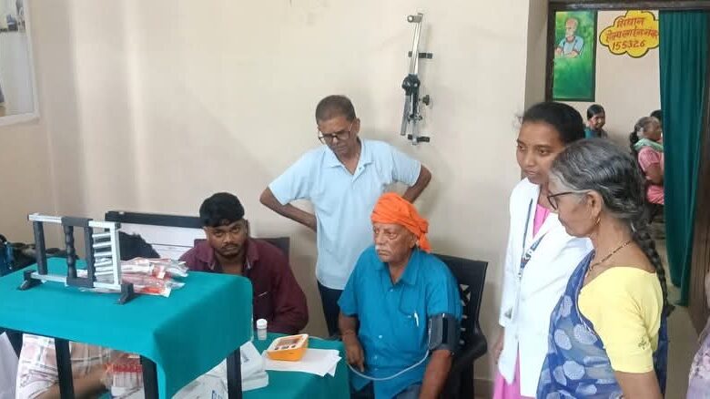 जशपुर में नशामुक्ति केंद्र एवं सियान गुड़ी के हितग्राहियों का हुआ स्वास्थ्य परीक्षण
