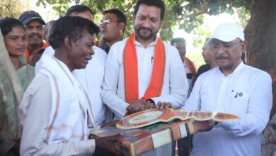 सुशासन तिहार: मुख्यमंत्री साय ने पीएम जनमन के हितग्राही सुभान को सौंपी खुशियों की चाबी