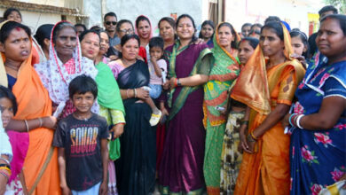 शिवनंदनपुर नगर पंचायत चुनाव : मंत्री राजवाड़े ने किया डोर-टू-डोर जनसंपर्क, भाजपा प्रत्याशियों के पक्ष में मांगा जनसमर्थन