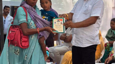 सिमड़ा शिविर में हितग्राहियों को मिले राशन कार्ड, चेहरे पर आई मुस्कान