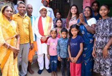एक ग्रामीण का न्योता, मुख्यमंत्री का अपनापन – प्रधानमंत्री आवास से साकार हुआ सपना, मुख्यमंत्री ने कराया गृह प्रवेश