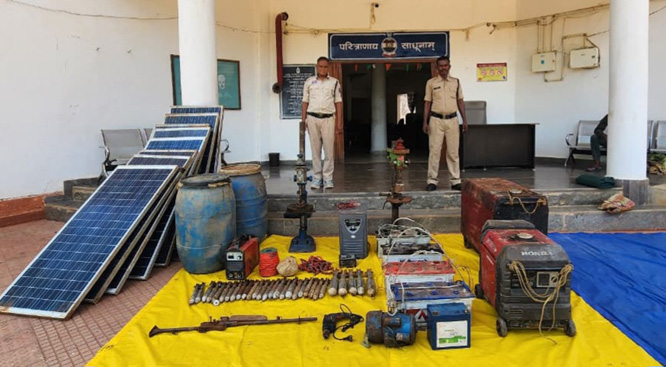 बीजापुर से नक्सलियों द्वारा छुपाकर रखे नक्सली डंप बरामद 