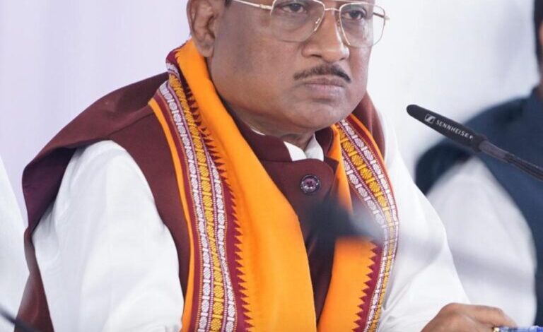 सादगी और अपनापन: सुशासन तिहार में बच्चों संग मुख्यमंत्री साय ने खेला क्रिकेट, बढ़ाया हौसला