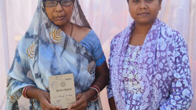 दीमक से नष्ट हुई किसान किताब की मिली नई प्रति, नीतू के चेहरे पर लौटी मुस्कान