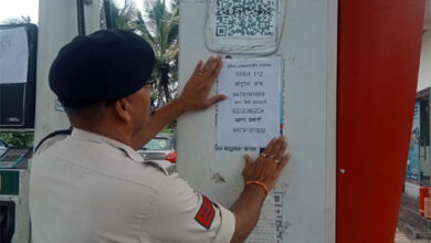 पेट्रोल पंप संचालकों व कर्मचारियों की सुरक्षा के लिए पुलिस ने चस्पा किए इमरजेंसी कॉन्टैक्ट नंबर 