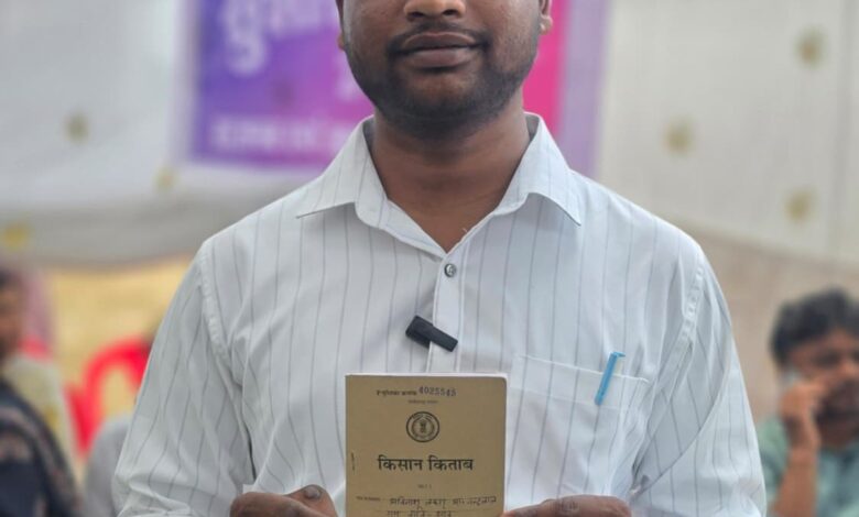 किसान को शिविर में मिली ऋण पुस्तिका, खेती और किसान पंजीयन का रास्ता हुआ आसान