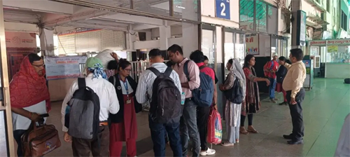 रायपुर स्टेशन पर किलाबंदी टिकट चेकिंग 528 मामलों से 3,18,450 राजस्व की प्राप्ति रायपुर स्टेशन पर किलाबंदी टिकट चेकिंग 528 मामलों से 3,18,450 राजस्व की प्राप्ति