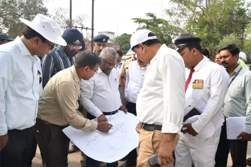 दपूमरे महाप्रबंधक तरुण ने बिलासपुर- रायपुर रेलखंड का संरक्षा निरीक्षण किया