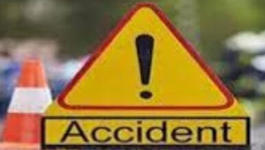 चौथी समारोह से लौट रहे 30 लोगों से भरी पिकअप पलटी, 3 की मौत, कई घायल