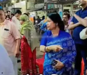 बीच सड़क दुकान लगाने पर भड़की दुर्ग महापौर अल्का, बोली अभी के अभी ठेला हटाओ, एक लगा दूंगी