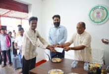 माटीकला बोर्ड अध्यक्ष चक्रवर्ती ने 11 जरूरतमंद हितग्राहियों को 10-10 हजार की स्वेच्छानुदान राशि प्रदान की गई