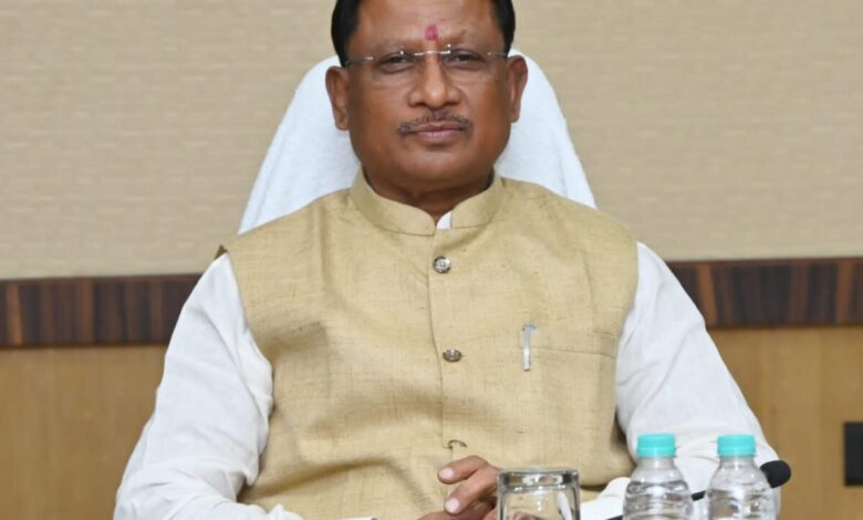 लोगों की सुनें, लोगों को सुनाएं नहीं – मुख्यमंत्री का अधिकारियों को दो टूक निर्देश