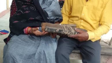 सेमी पत्ते के रस से उभरते हैं सदियों पुराने अक्षर, रायगढ़ में सुरक्षित है नाड़ी विज्ञान और आयुर्वेद का अद्भुत ज्ञान भंडार सेमी पत्ते के रस से उभरते हैं सदियों पुराने अक्षर, रायगढ़ में सुरक्षित है नाड़ी विज्ञान और आयुर्वेद का अद्भुत ज्ञान भंडार