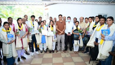 मेधावी विद्यार्थियों का सम्मानः वित्त मंत्री चौधरी ने दिया लैपटॉप व 25 हजार का प्रोत्साहन