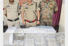 कार की सीट के नीचे छिपा था 9 करोड़ 27 लाख 84 हजार 220 का सोना, 3 गुजराती गिरफ्तार