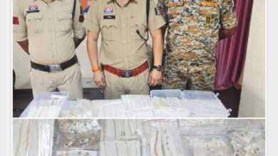 कार की सीट के नीचे छिपा था 9 करोड़ 27 लाख 84 हजार 220 का सोना, 3 गुजराती गिरफ्तार कार की सीट के नीचे छिपा था 9 करोड़ 27 लाख 84 हजार 220 का सोना, 3 गुजराती गिरफ्तार