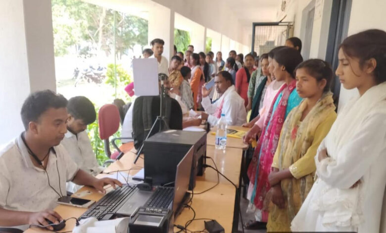 बलरामपुर जिले में एमबीयू अभियान को मिली गति, 95.91 प्रतिशत बच्चों का हुआ मैंडेटरी बायोमेट्रिक अपडेट बलरामपुर जिले में एमबीयू अभियान को मिली गति, 95.91 प्रतिशत बच्चों का हुआ मैंडेटरी बायोमेट्रिक अपडेट