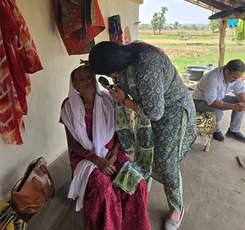 भालू हमले की पीडि़ता प्रेमबाई के घर पहुँची मेडिकल बोर्ड की टीम, जांच में 55 प्रतिशत दिव्यांगता की पुष्टि भालू हमले की पीडि़ता प्रेमबाई के घर पहुँची मेडिकल बोर्ड की टीम, जांच में 55 प्रतिशत दिव्यांगता की पुष्टि