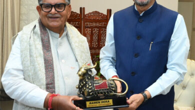 राज्यपाल डेका से पंजाब के राज्यपाल कटारिया ने की सौजन्य भेंट