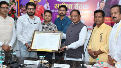 मुख्यमंत्री साय ने अजीम प्रेमजी फाउंडेशन को सौंपी भूमि आबंटन आदेश की प्रति