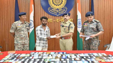 दंतेवाड़ा पुलिस ने गुम हुए 141 मोबाइल उनके असली मालिकों को सौंपे