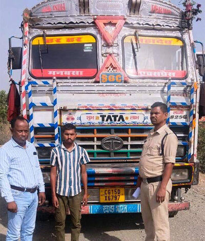 रेत उत्खनन में लगी चौन माउंटेड मशीन सील, अवैध ईंट परिवहन करते ट्रक जब्त