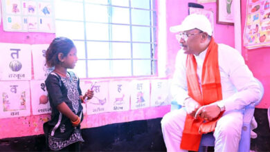 आंगनबाड़ी में मासूम मुस्कानों संग स्नेहिल पल