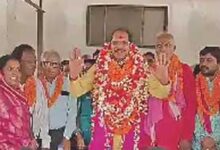 अघनपुर जात्रा में पहली बार किसी अतिथि को सिरहा के साथ कांटों के झूले पर बैठेने का मिला अवसर 
