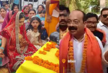 विधायक दीपेश ने की सामूहिक विवाह में शादी, ई-रिक्शा से पहुंचे सभी दूल्हे, बैलगाड़ी से निकली बारात, उपमुख्यमंत्री साव भी हुए शामिल