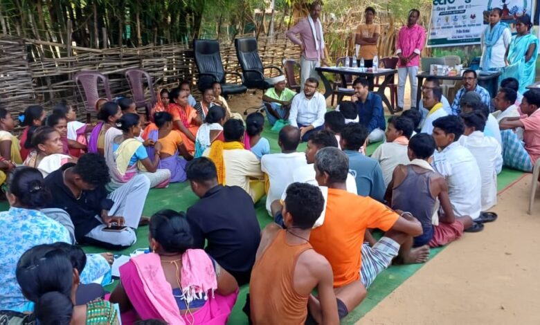 सुकमा जिले के सुदूर गांवों में पेड़ के नीचे सजी चौपाल, मौके पर ही हुआ समस्याओं का समाधान