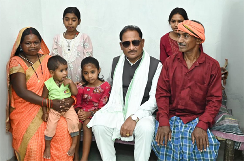 पक्के घर का सपना हुआ साकार : मुख्यमंत्री साय ने लेमरू में हितग्राही धरम सिंह के नए आवास में कराया गृह प्रवेश