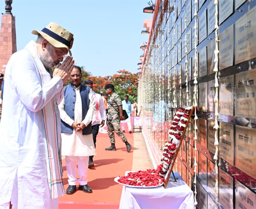 केंद्रीय गृहमंत्री शाह ने अमर वाटिका में शहीदों को दी श्रद्धांजलि, परिजनों से की आत्मीय मुलाकात