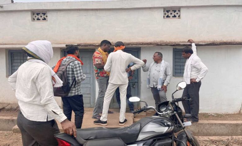 एसीबी की बड़ी कार्रवाई, साजा में पटवारी रिश्वत लेते रंगे हाथ गिरफ्तार एसीबी की बड़ी कार्रवाई, साजा में पटवारी रिश्वत लेते रंगे हाथ गिरफ्तार