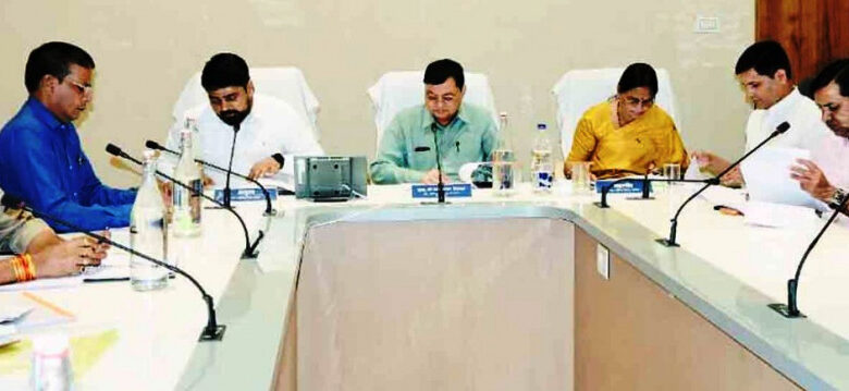 कार्यो में देरी व बीच में कार्य रोकने पर निर्माण एजेंसियों पर होगी कार्यवाही, गुणवत्ता पर नहीं होगा क्रमपोमाईज – देवांगन