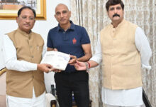 पूर्व भारतीय क्रिकेटर व छत्तीसगढ़ क्रिकेट टीम के कोच अमय मिले सीएम से