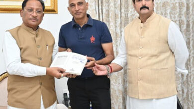पूर्व भारतीय क्रिकेटर व छत्तीसगढ़ क्रिकेट टीम के कोच अमय मिले सीएम से