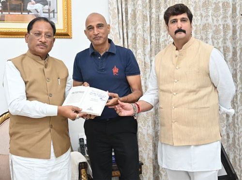 पूर्व भारतीय क्रिकेटर व छत्तीसगढ़ क्रिकेट टीम के कोच अमय मिले सीएम से