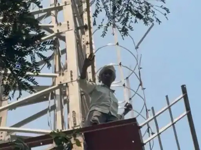 घर पर बुलडोजर चलाने से नाराज 68 वर्षीय बुजुर्ग चढ़ा हाईटेंशन टावर पर, आत्महत्या की दी धमकी