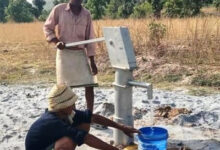 नदी के उस पार भी पहुँची राहत की धार, प्रशासन ने बाहरचूरा के 8 परिवारों की वर्षों पुरानी प्यास बुझाई