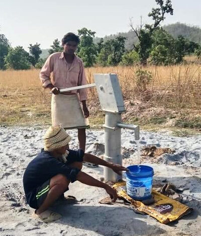 नदी के उस पार भी पहुँची राहत की धार, प्रशासन ने बाहरचूरा के 8 परिवारों की वर्षों पुरानी प्यास बुझाई