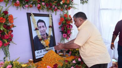 मंत्री अग्रवाल ने स्वर्गीय विवेक अंधारे को दी श्रद्धांजलि