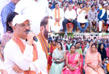 सरगुजा जिले के ग्राम सिलमा में अचानक उतरा मुख्यमंत्री का हेलीकॉप्टर, खाट में बैठकर ग्रामीणों से किया संवाद